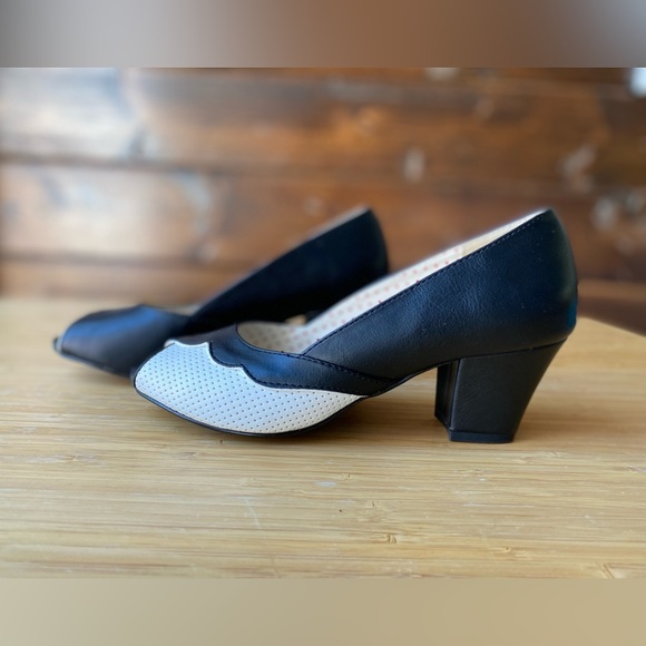 B.A.I.T 1940s inspired two-tone heels - Picture 7 of 8